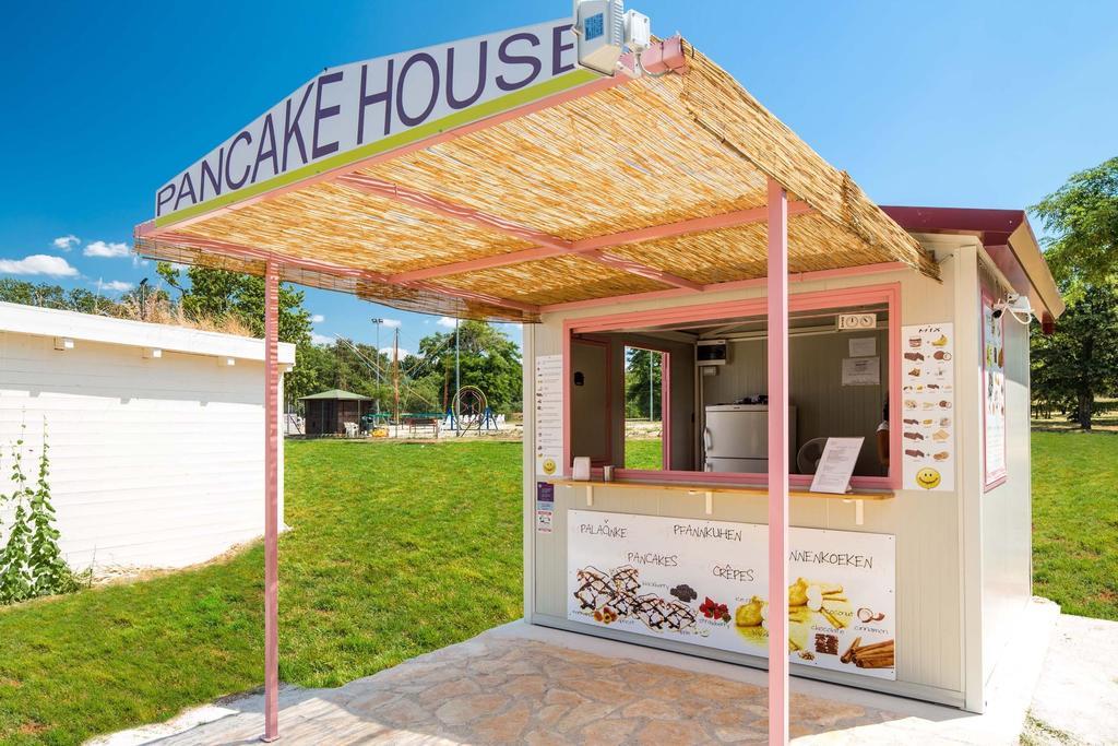 Happy Camp Mobile Homes In Camping Park Umag Karigador Exterior photo