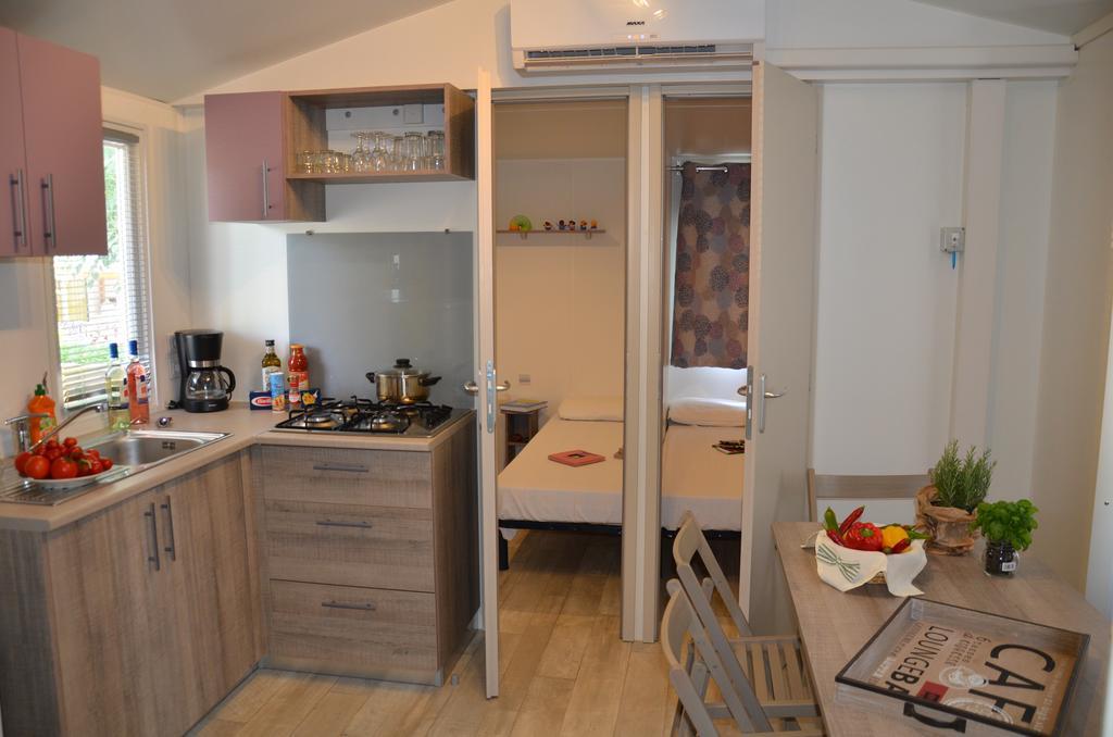 Happy Camp Mobile Homes In Camping Park Umag Karigador Exterior photo